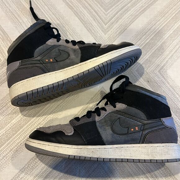 Nike Air Jordan 1 Mid SE Craft Boys Black & Grey High Top Sneakers - Size 6 - Picture 3 of 9